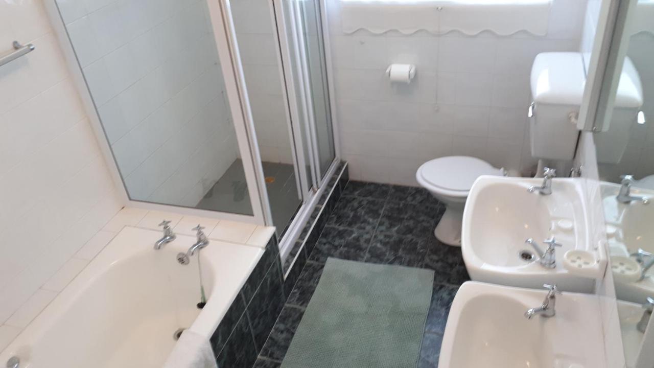 Water's Edge Apartamento *